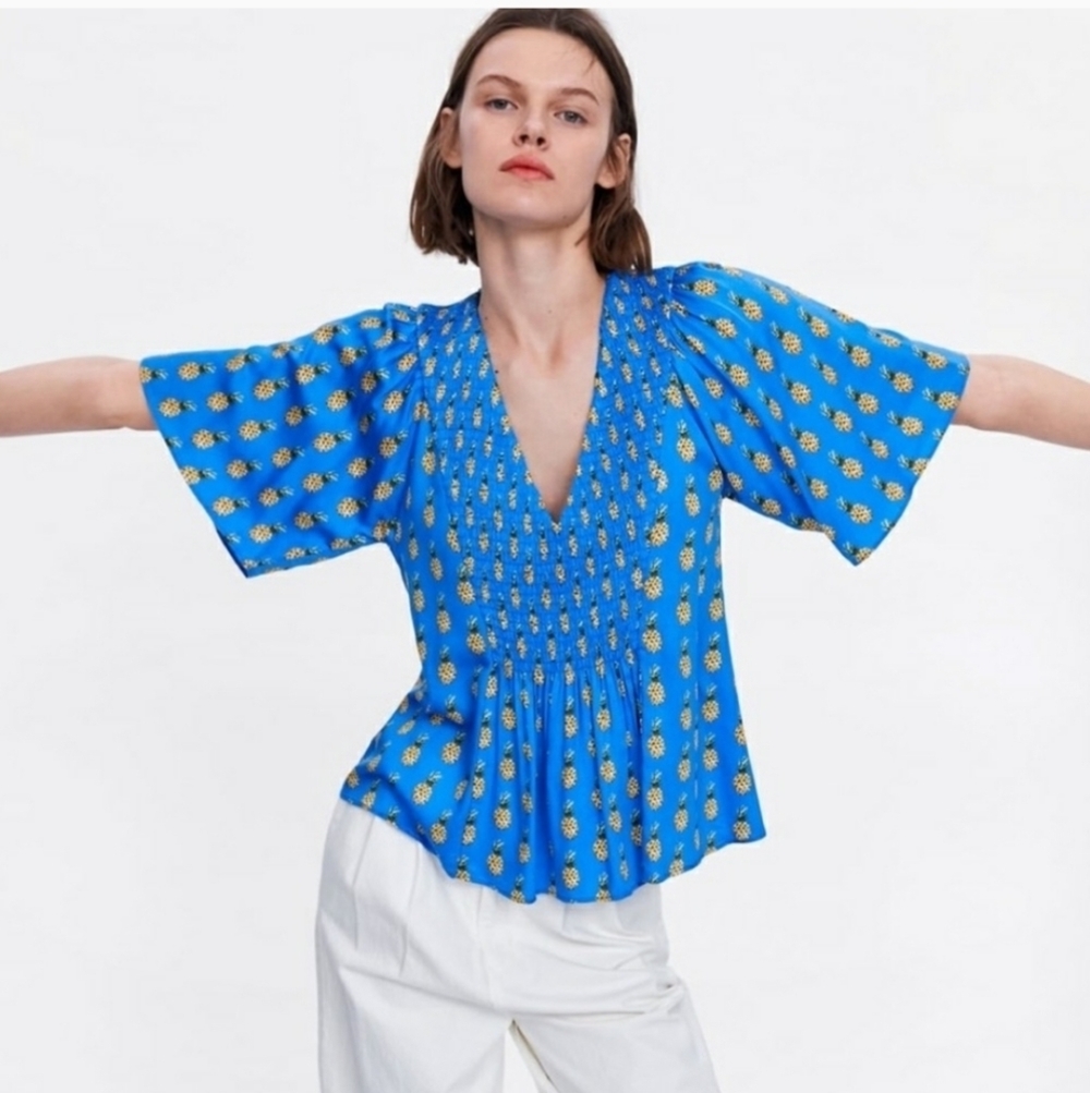 NWT Zara Printed Pineapple blue deep smocked flare arm vneck sz XS